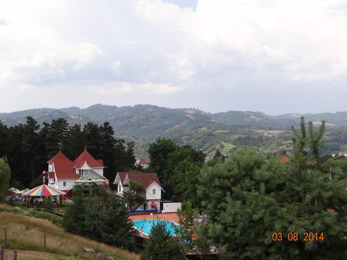 Cabana Pensiune La Brazi Vulcan  Exteriér fotografie